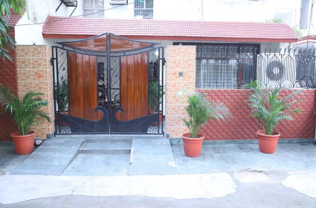 Sarita Vihar Apartment | Fortune Home Service Apartment 3Bhk,B-57 Sarita Vihar