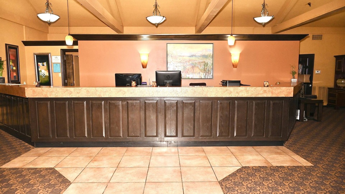 Newport Hotel | Fortune Inn And Suites Newport