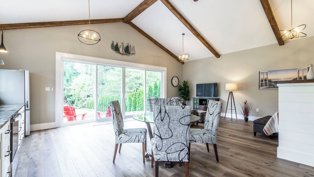 Normandale House | ForTwo guest house a place to relax, enjoy nature, beaches, trails, wineries.