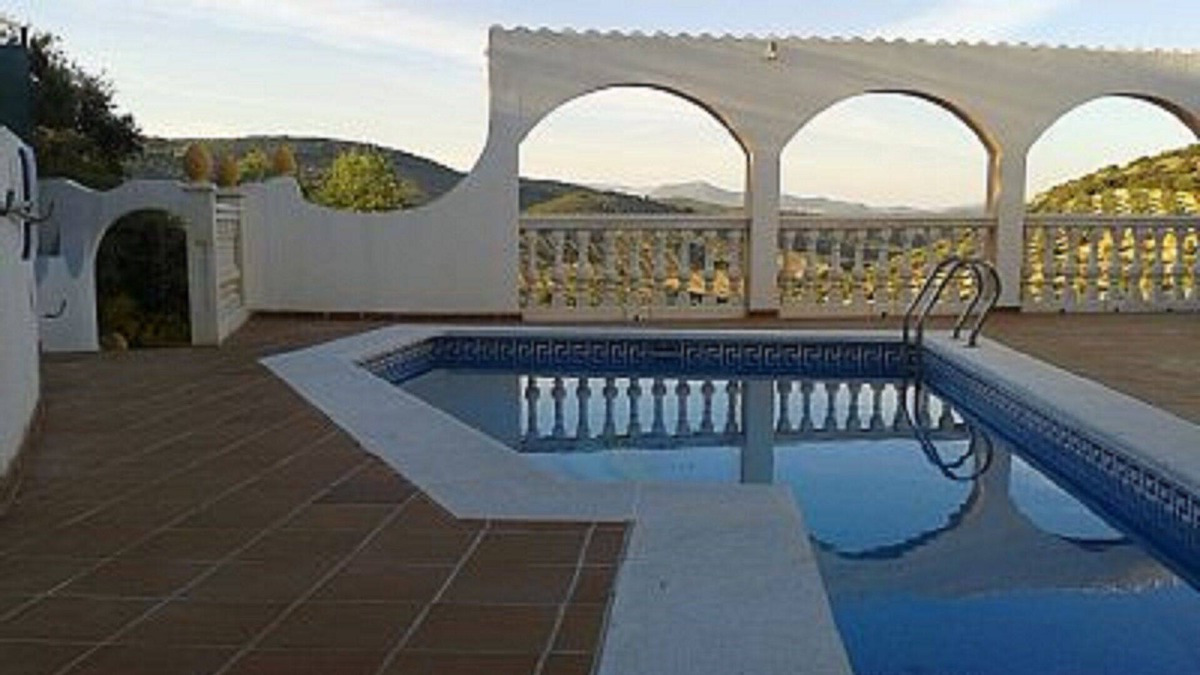 Moclin Apartment | Four bed Villa and Apartment,swimming pool,two bathrooms,one ensuite ,air con