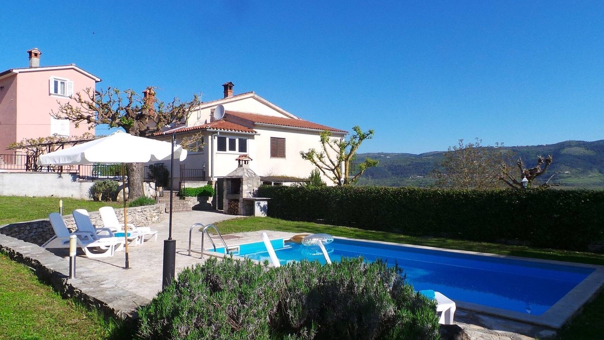 Brkac Apartment | Four-bedroom apartment with balcony Motovun - Bataji, Central Istria - Središnja Istra (A-7069-a)