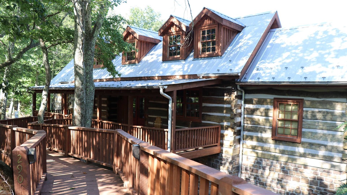 Caldwell House | Four Bedroom Cabin with View