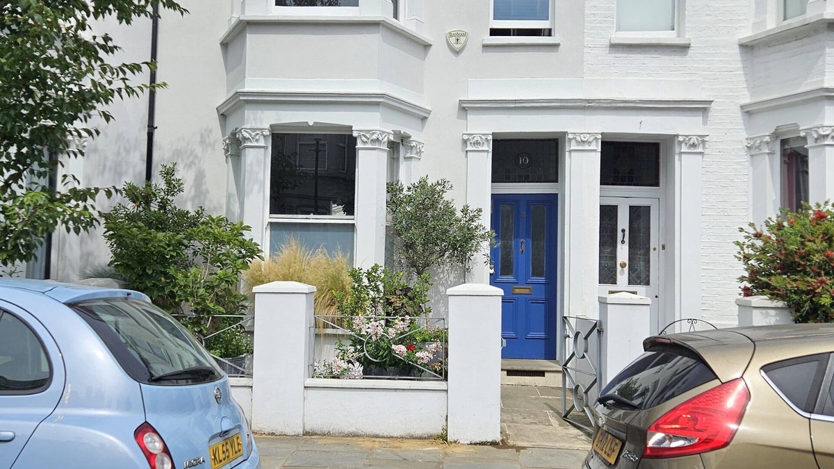 North Kensington House | Four bedroom family house with patio garden, near Portobello Road, NottingHill.