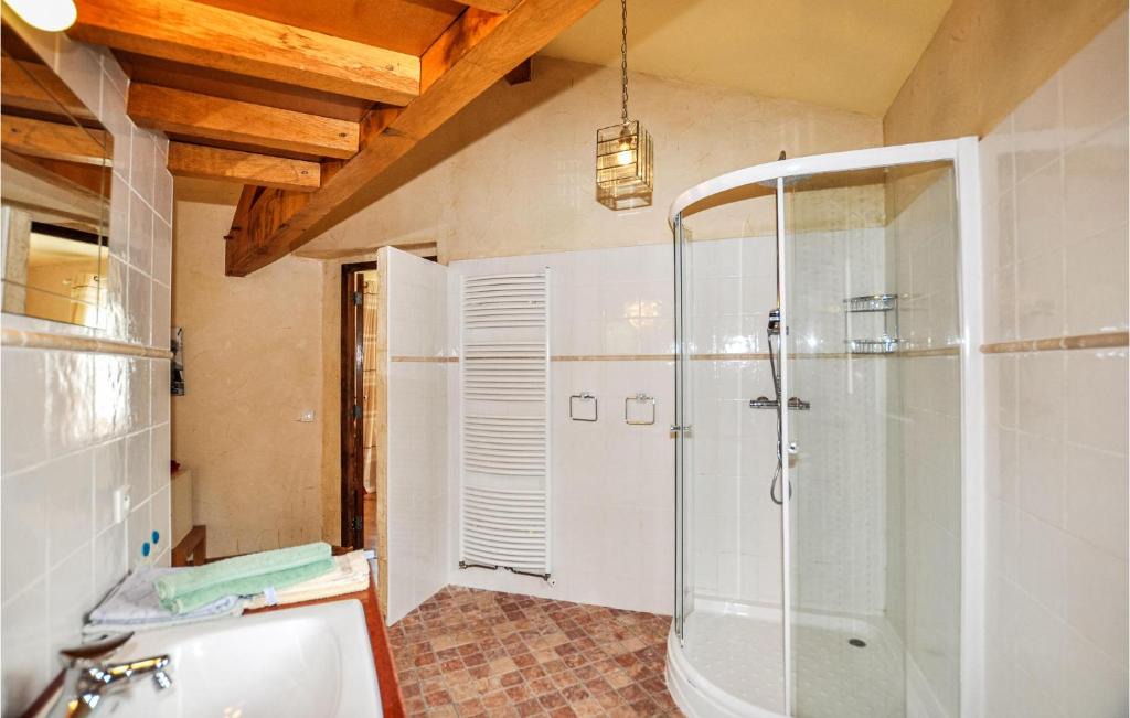 Malegoude House | Four-Bedroom Holiday Home in Malegoude