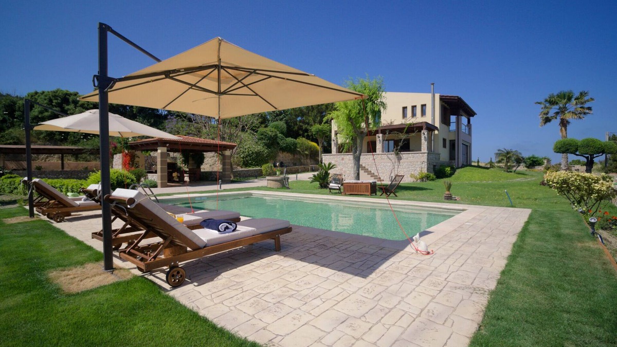 Asklipiio Villa | Four-Bedroom Villa with a Pool, 400m from the Beach!