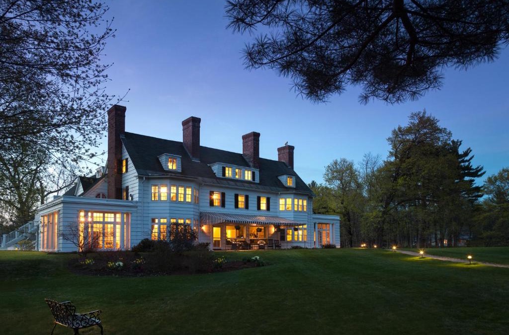 Old Bennington Hotel | Four Chimneys Inn