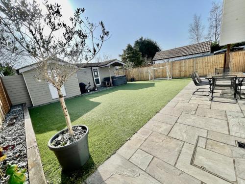Ferndown House | Four Corners Holiday Home Hot Tub & Sauna