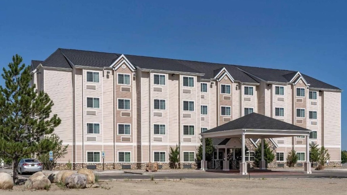Aztec Hotel | Four Corners Inn & Suites