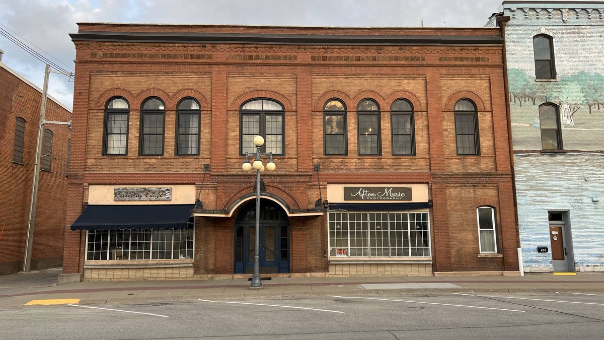 Vinton Apartment | Four Eleven Suites a Vintage Renovation in Downtown Vinton