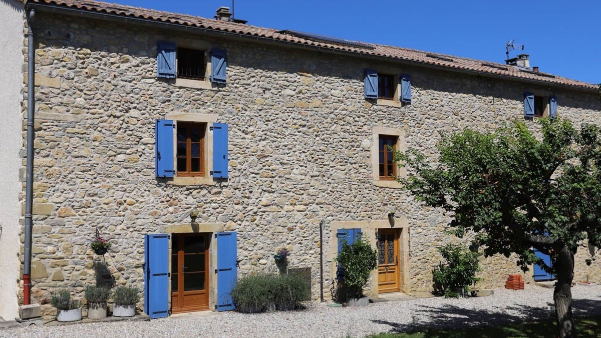 Limbrassac Cottage | Four independent cottages in an old farmhouse with swimming pool - ‘Bordeaux’