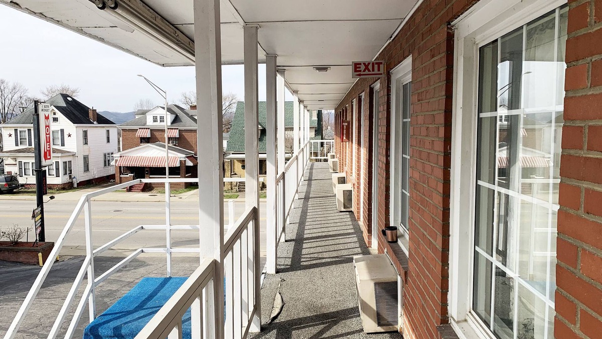 Portsmouth Hotel | Four Keys Inn