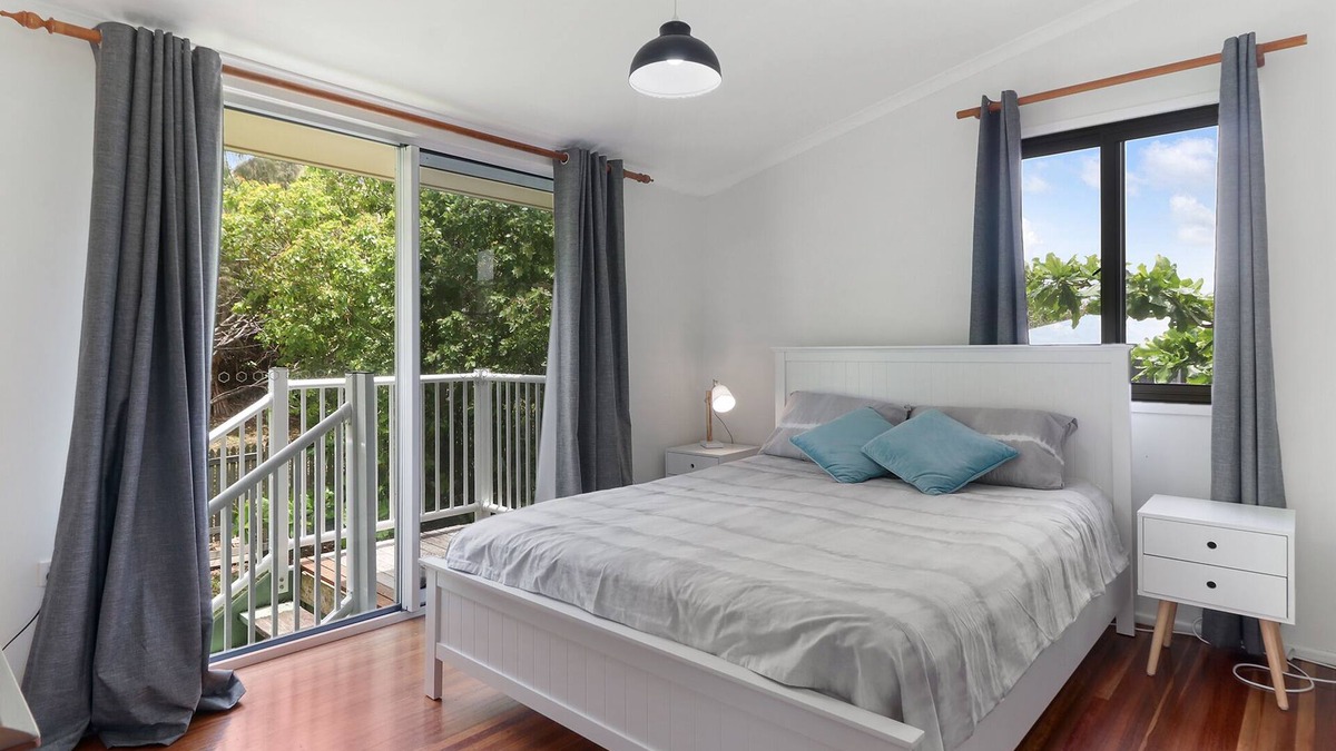 Emu Park House | FOUR PALMS