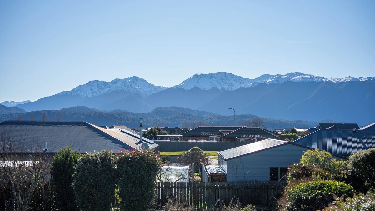 Te Anau House | Four Peaks on Matai - Te Anau Holiday Home