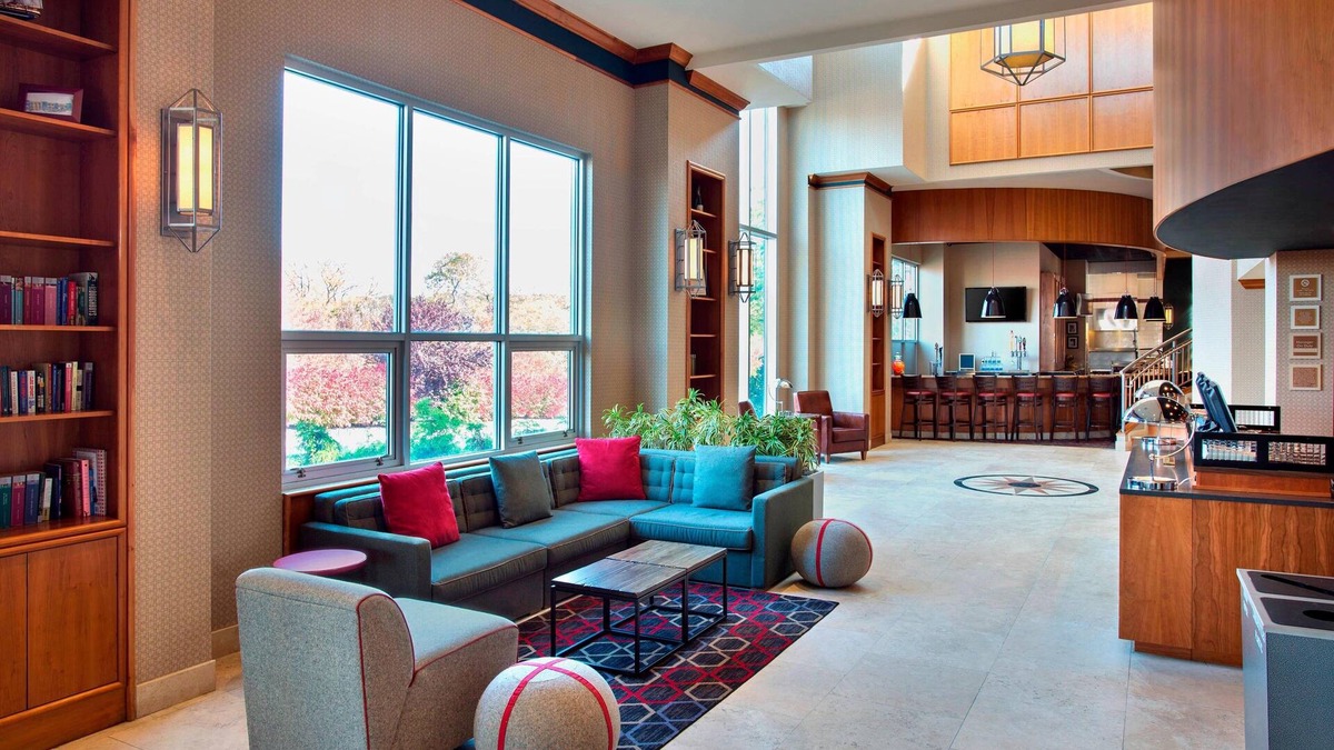 Plainview Hotel | Four Points by Sheraton Melville Long Island