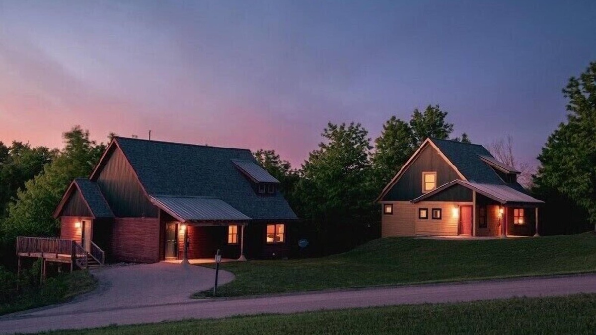 Mancelona Cabin | Four Season Cabin Great for Family and Couples Retreat