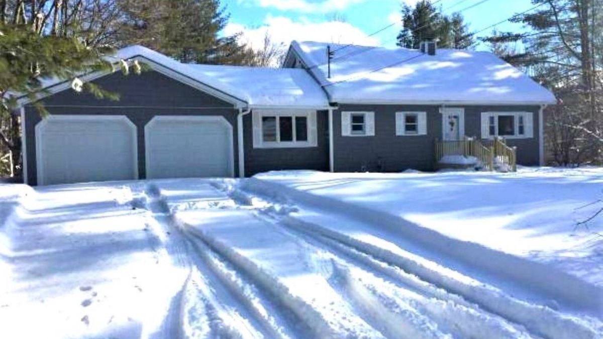 Chester House | FOUR SEASON HOME NEAR OKEMO