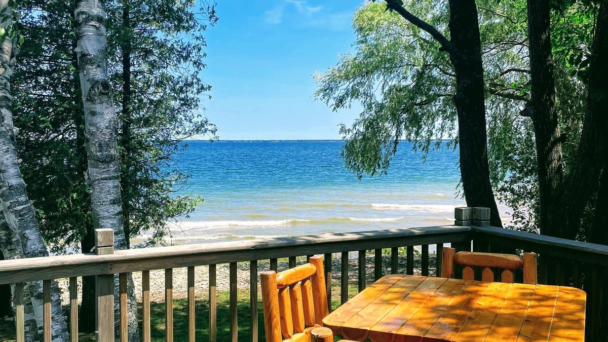 Alpena House | FOUR SEASON LAKE FRONT HOME - FAMILY HOLIDAYS