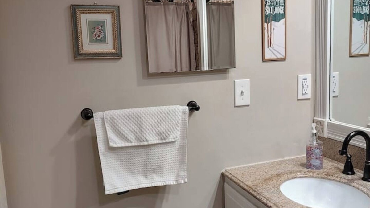 Tunkhannock Township Apartment | Four Season Lake Harmony Chalet - Lake/Golf/Ski