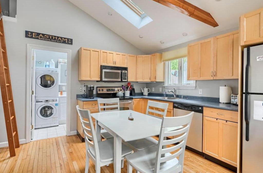 Eastham House | Four Season Modern Cape Cod Cottage (with heat)