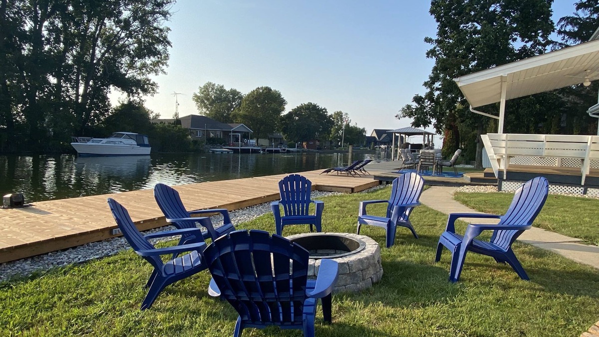 Pointe aux Roches Cottage | Four Season Waterfront Cottage with Hot Tub & Games Room