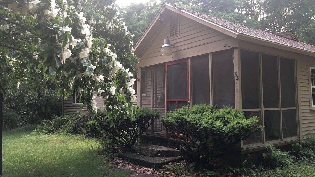 Brattleboro House | Four Season Woodsy Retreat with Private Pool. Skiing, Hiking, Kayaking