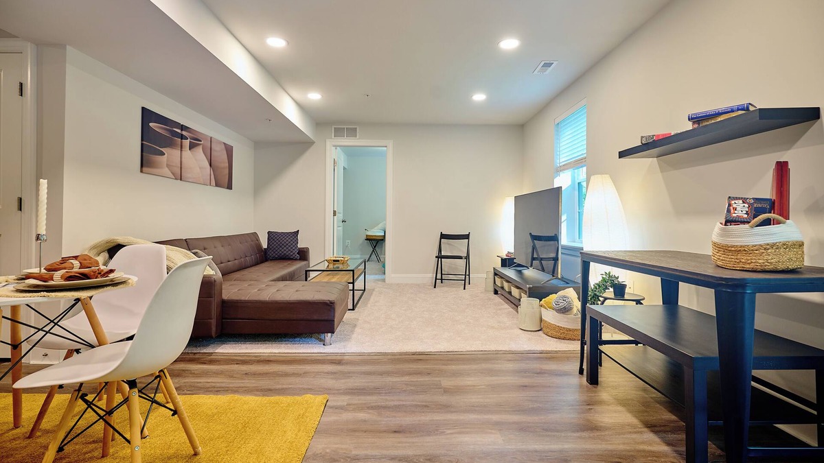 Ellicott City Apartment | Four Seasons Apartment in charming Elkridge