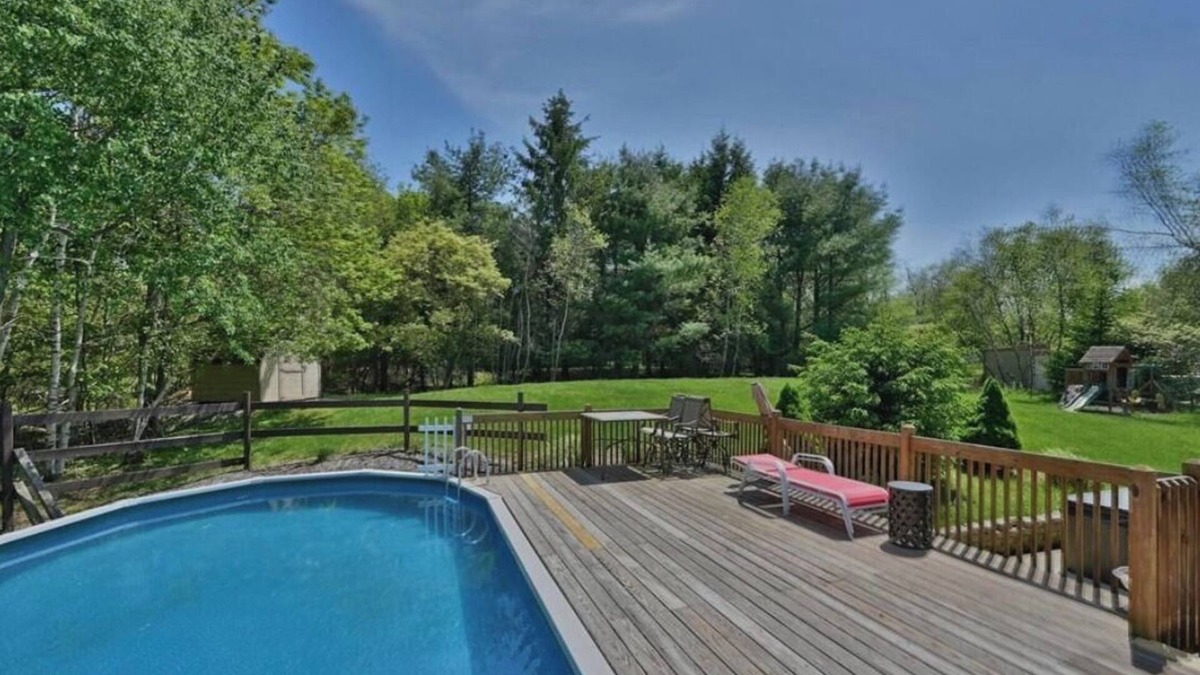 Tunkhannock Township House | Four seasons vacation home 4 BR with outdoor Hut tub and swimming pool.