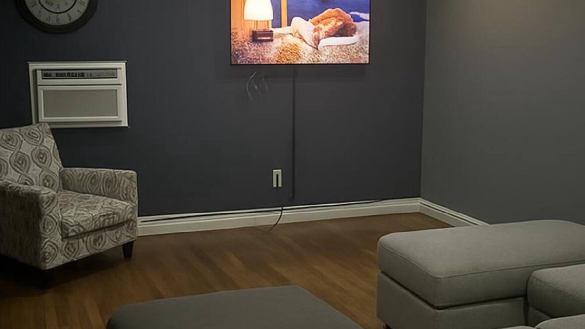 Farmingdale House | FOUR you! Ryder Cup rental. Cozy up!