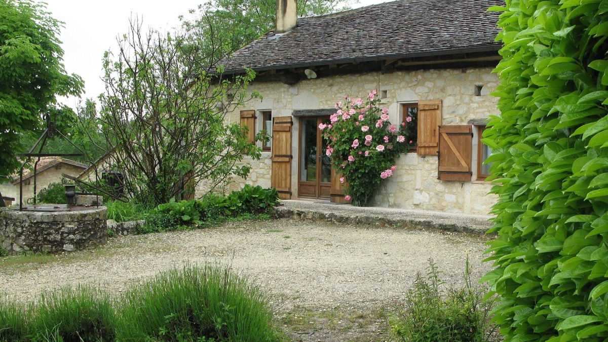 Issigeac House | FOURNIL DE CAVARCOU SWIMMING POOL,SAUNA,FISHING POND A bucolic and relaxing stay
