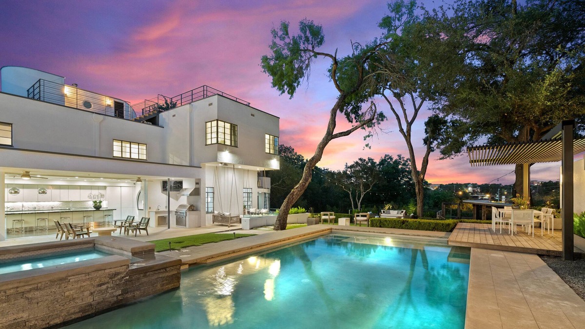 Old West Austin House | Fourth Night Free* I Theatre I Downtown I Views I Pool l Rooftop
