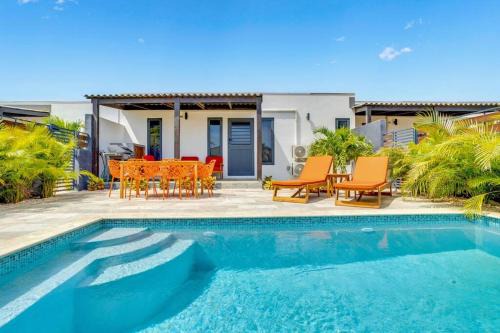 Belnem Villa | FourVillas with Private Magnesium Pool 3 min to the Beach & Dive Rinse Tank