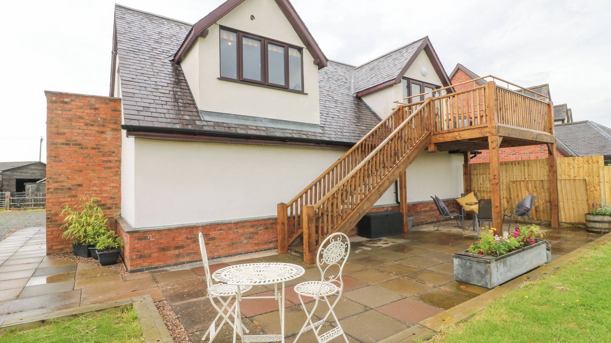 Kibworth Beauchamp Cottage | FOURWAYS LOFT, romantic, character holiday cottage in Kibworth