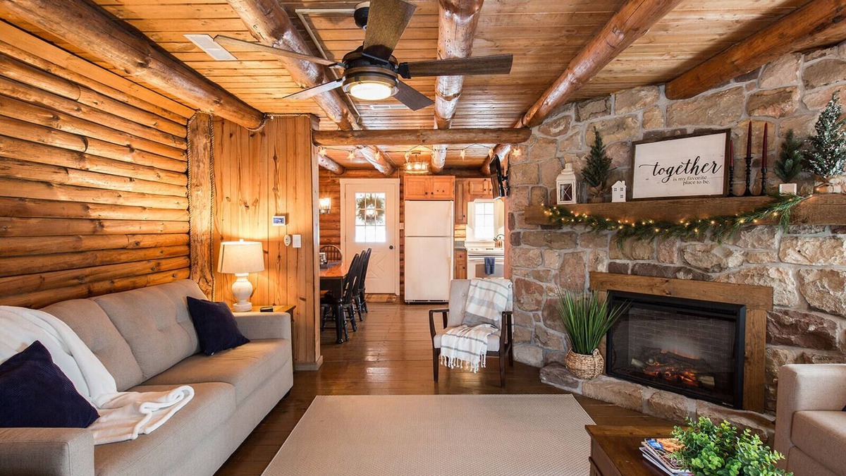 Bowmansville Cabin | Fox Creek Cabin in the woods with stream
