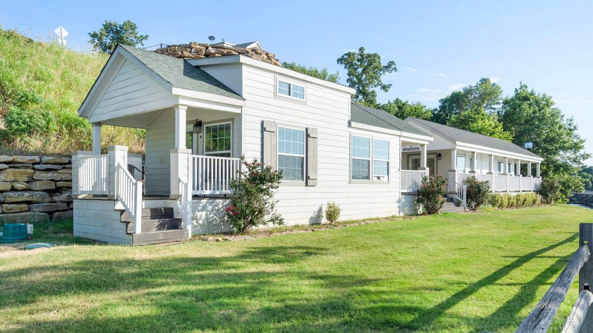 Sperry Cottage | Fox Den at CrossTimbers Marina