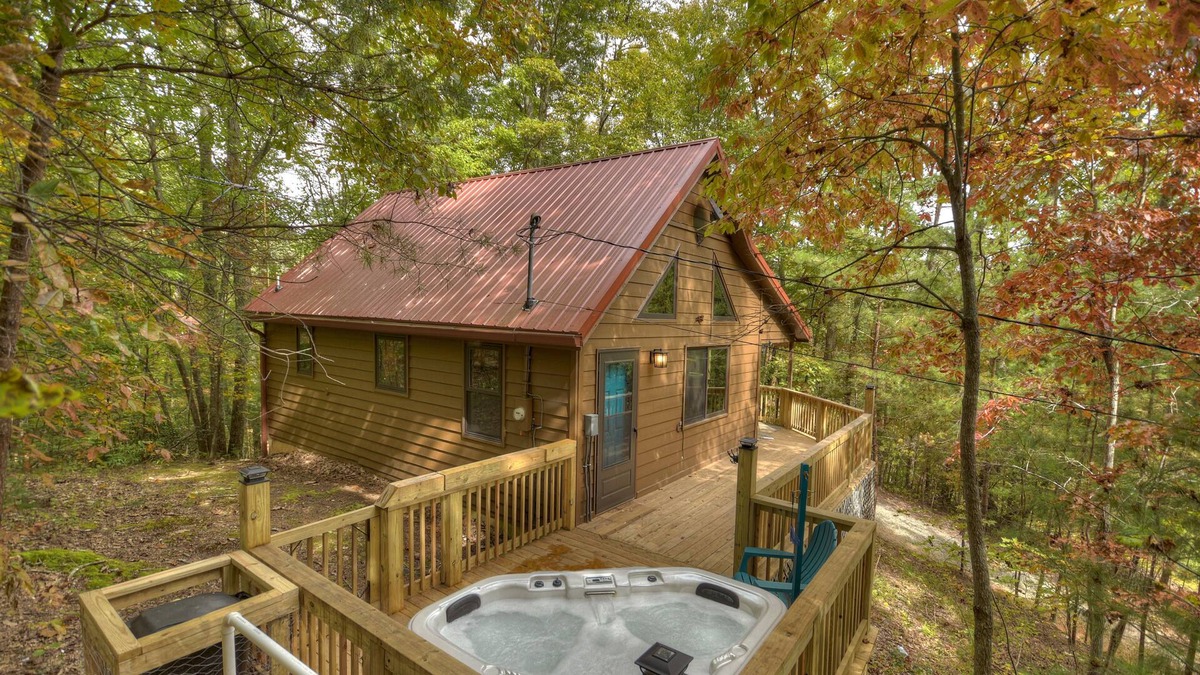 Ridgeline Vistas House | Fox Den Cabin is the perfect mountain cabin that sleeps 4 w/ hot tub & fire pit.