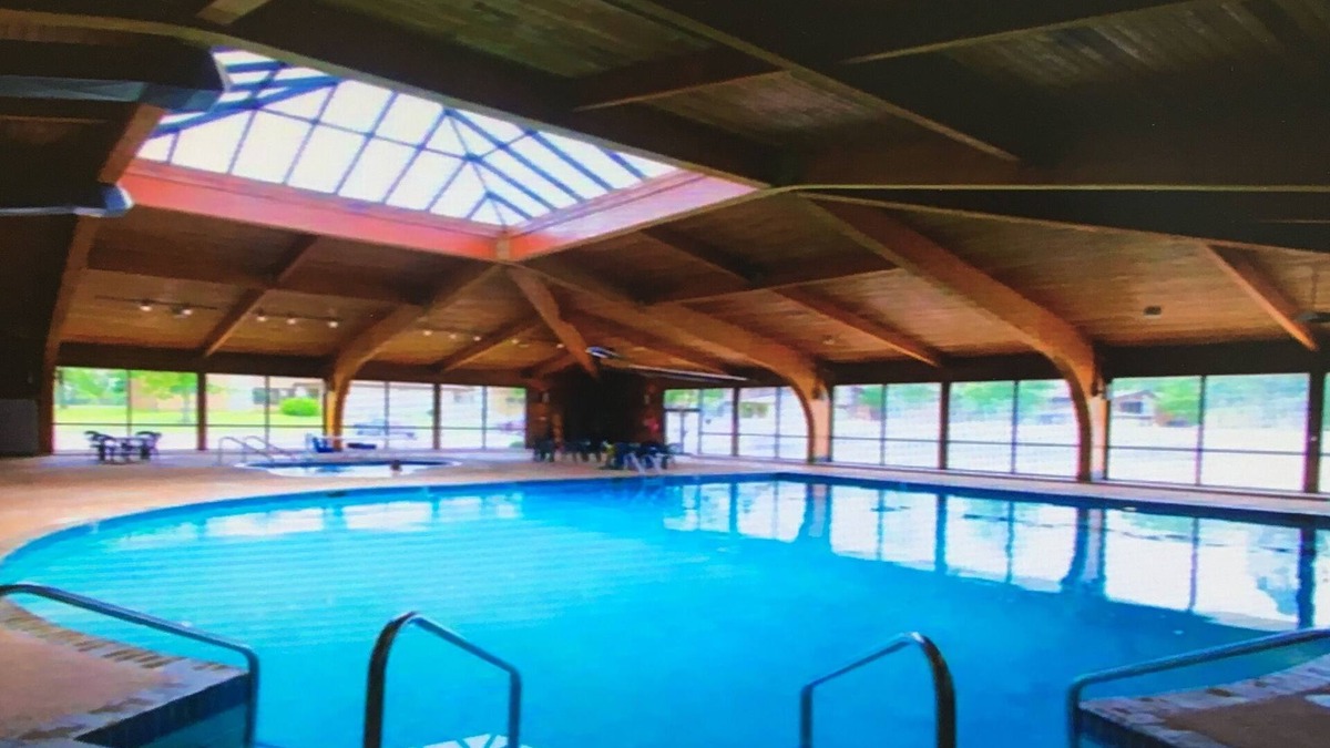 Mishicot Condo | Fox Hills Resort -A Golf Resort Close to Lake Michigan, Green Bay & Door County