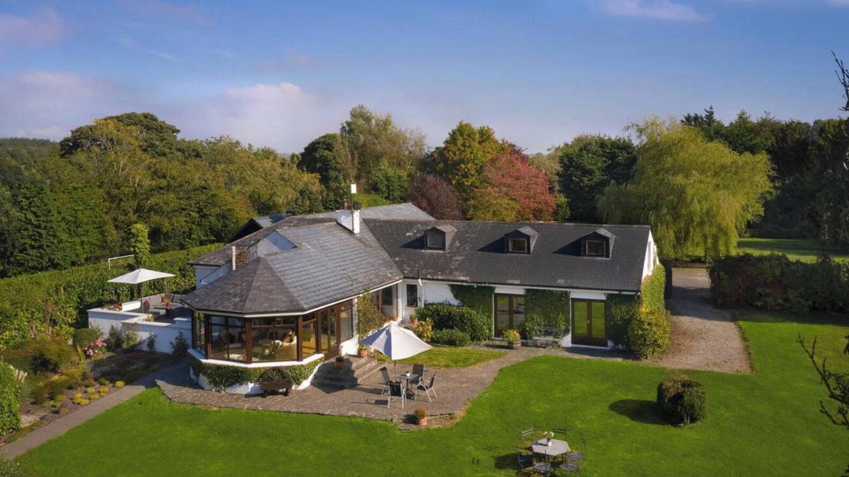 County Meath House | Fox House, Sleeps 8 w/Parking, 5 min to Kilmessan