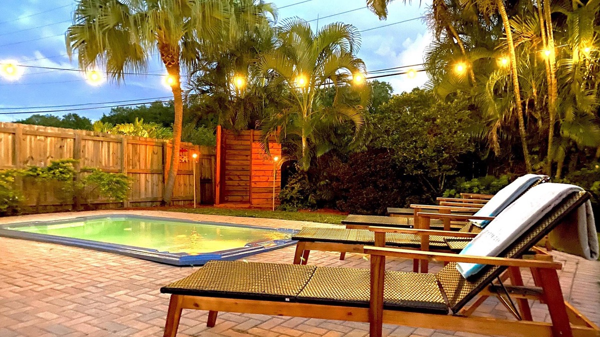 Croissant Park House | Fox Island Heated Spa- Downtown & Beach