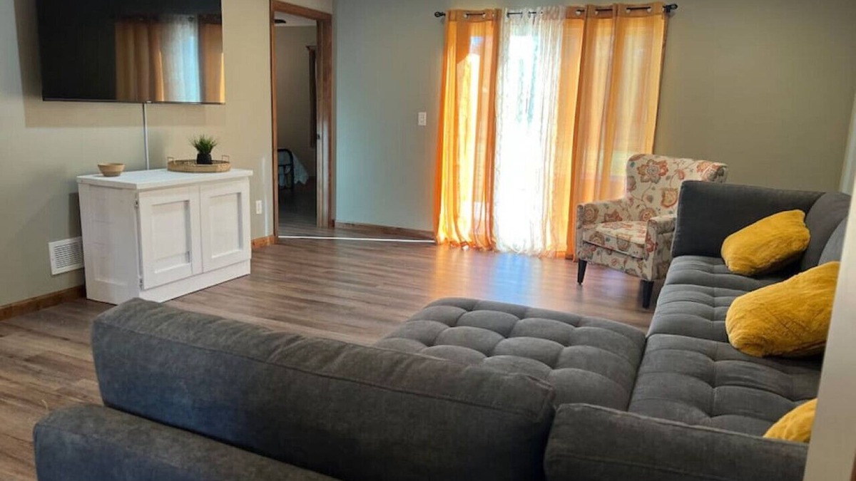 Angola House | Fox Lake Road Bungalow (Near Trine University)