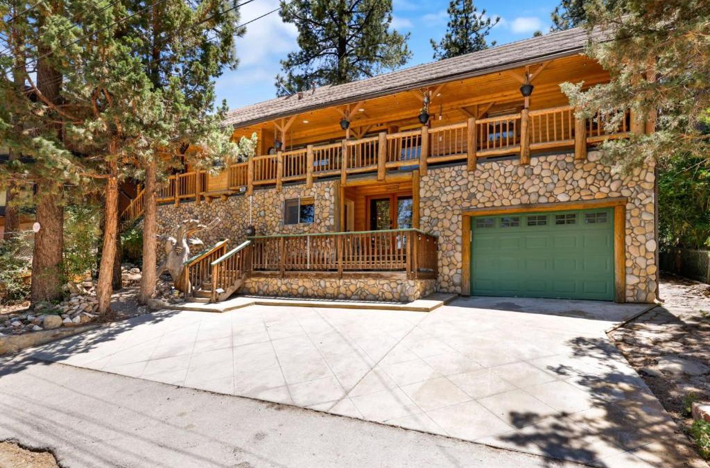 Big Bear House | Fox Lodge Big Bear-Indoor Pool-Hot Tub-Games-Luxury Retreat