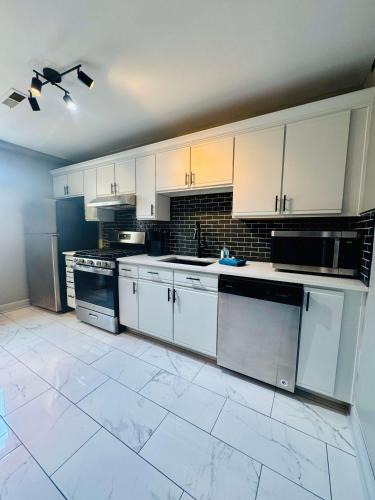 St. Charles Apartment | Fox Loft Above the Bars Below the Stars