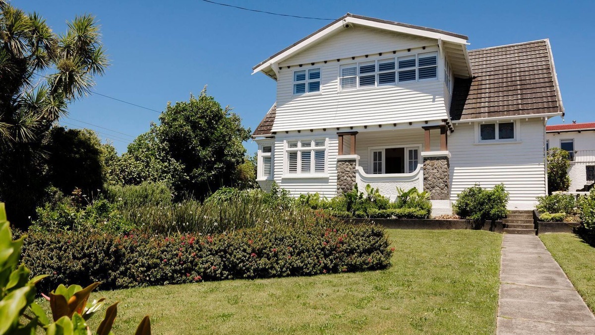 New Plymouth House | FOX MANOR - HIGH-END QUALITY