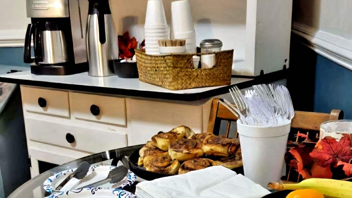 Max Meadows Hotel | Fox Mountain Inn