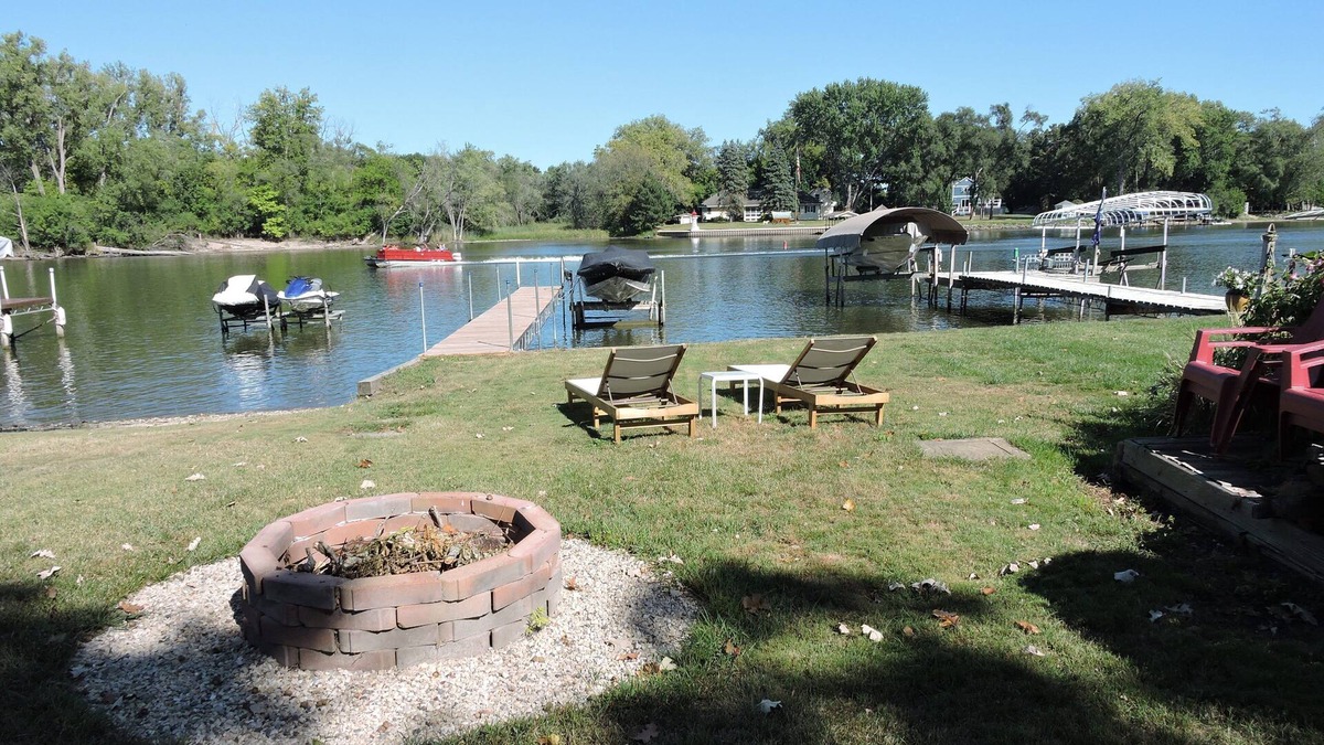 Village of Lakewood House | Fox River front home located near Island Lake, Illinois