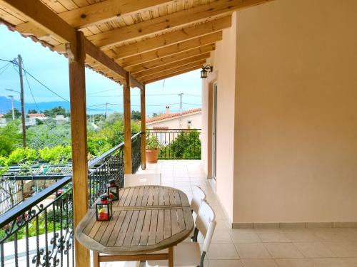 Kato Alepochori Apartment | Fox's Den - Alepochori's Sea & Mountain View Balcony!
