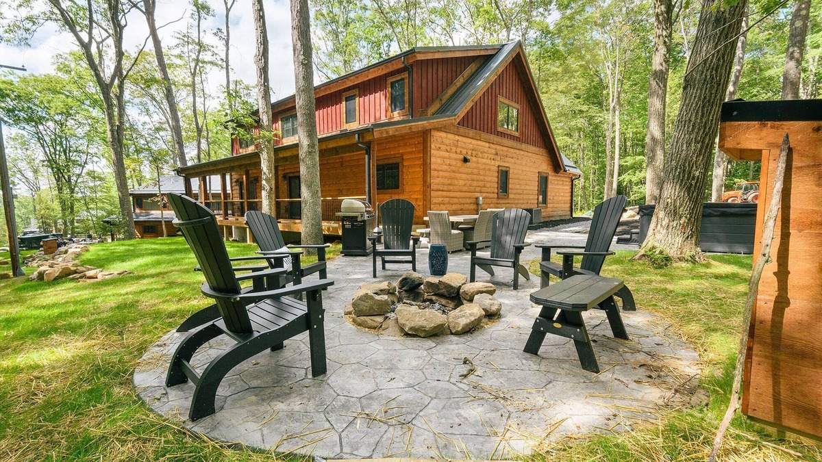 Oakland House | Foxcroft: New, Lake Access w. Dock Slip, Hot Tub, Pool Table