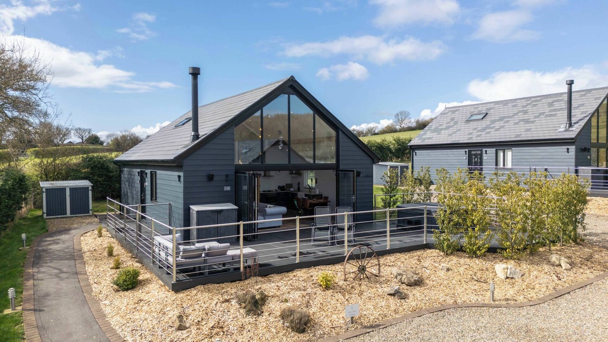 Pickering Cottage | FOXES DEN, pet friendly, with hot tub in Thornton Dale