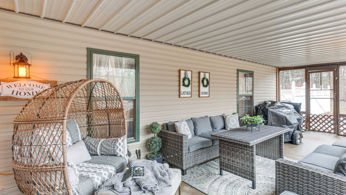 Troy Apartment | 'Foxes Den' w/Hot Tub, Pool Table & Fire Pit!