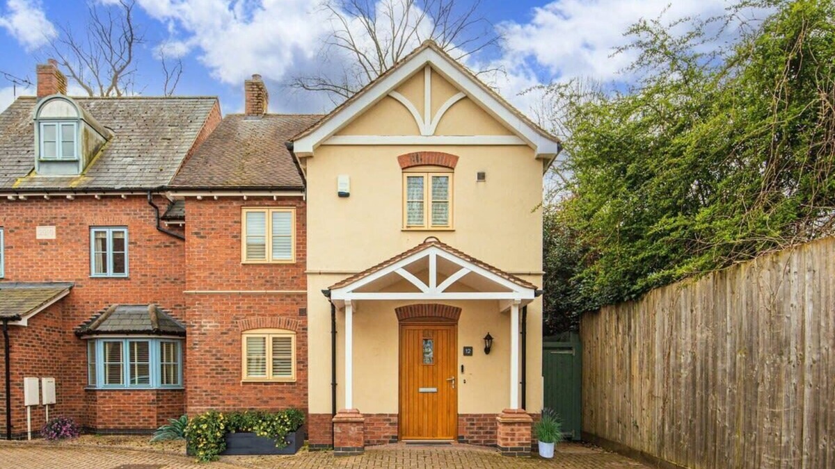 Quorn House | Foxglove House Summar
