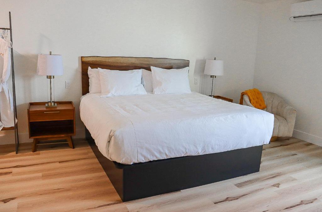 Gold Beach Hotel | Foxglove Suite at The Wildflower Inn